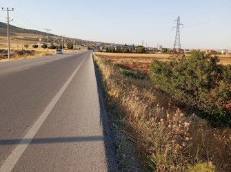 GÜNEYSINIRDA İMARLI ARSA 